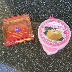 2 mini pie presses